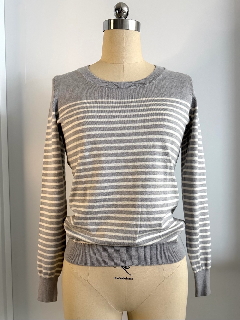 Banana Republic Grey/Ivory Eng. Stripe Crewneck L/S Women’s Sweater XS